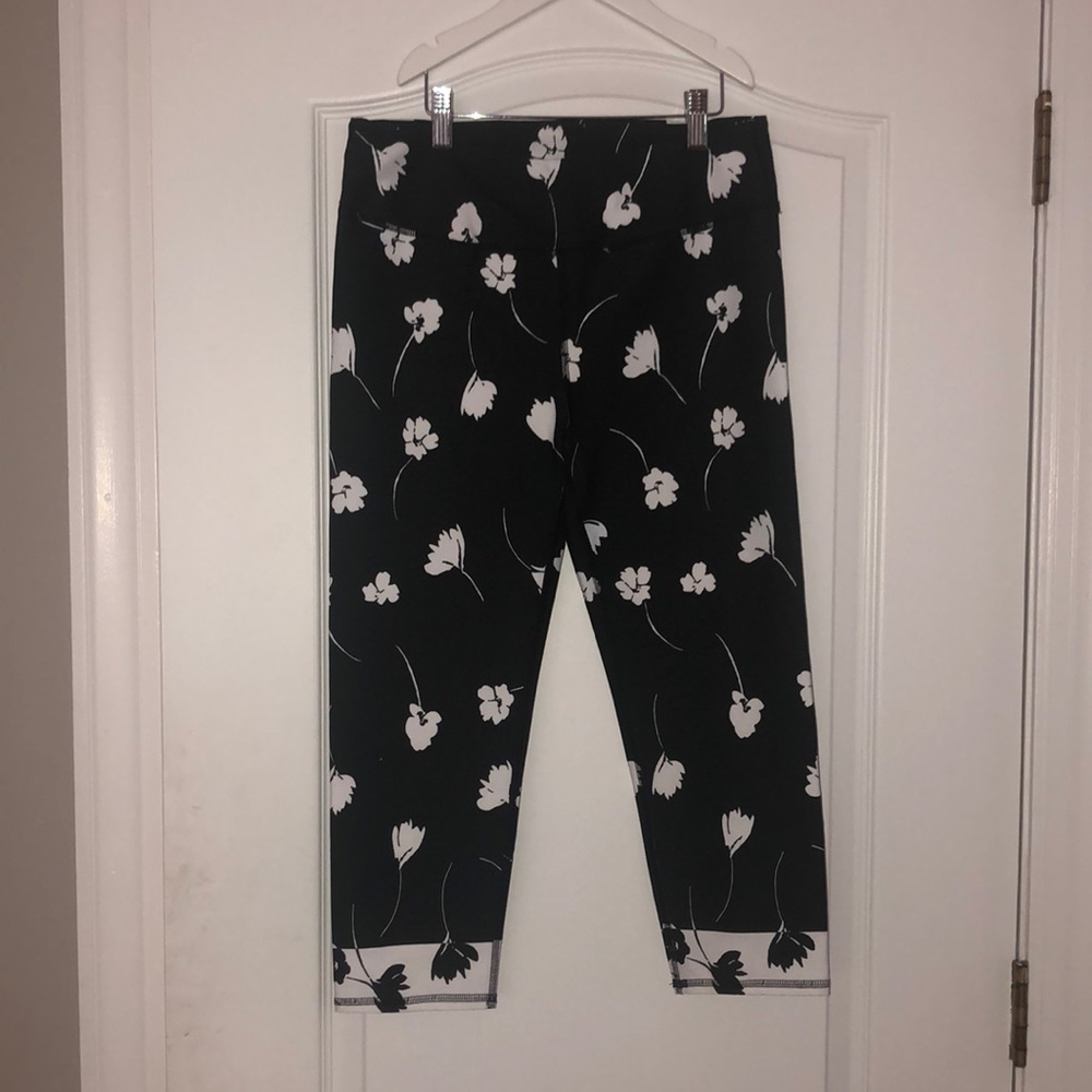 Fabletics Size Medium Capri, Never worn